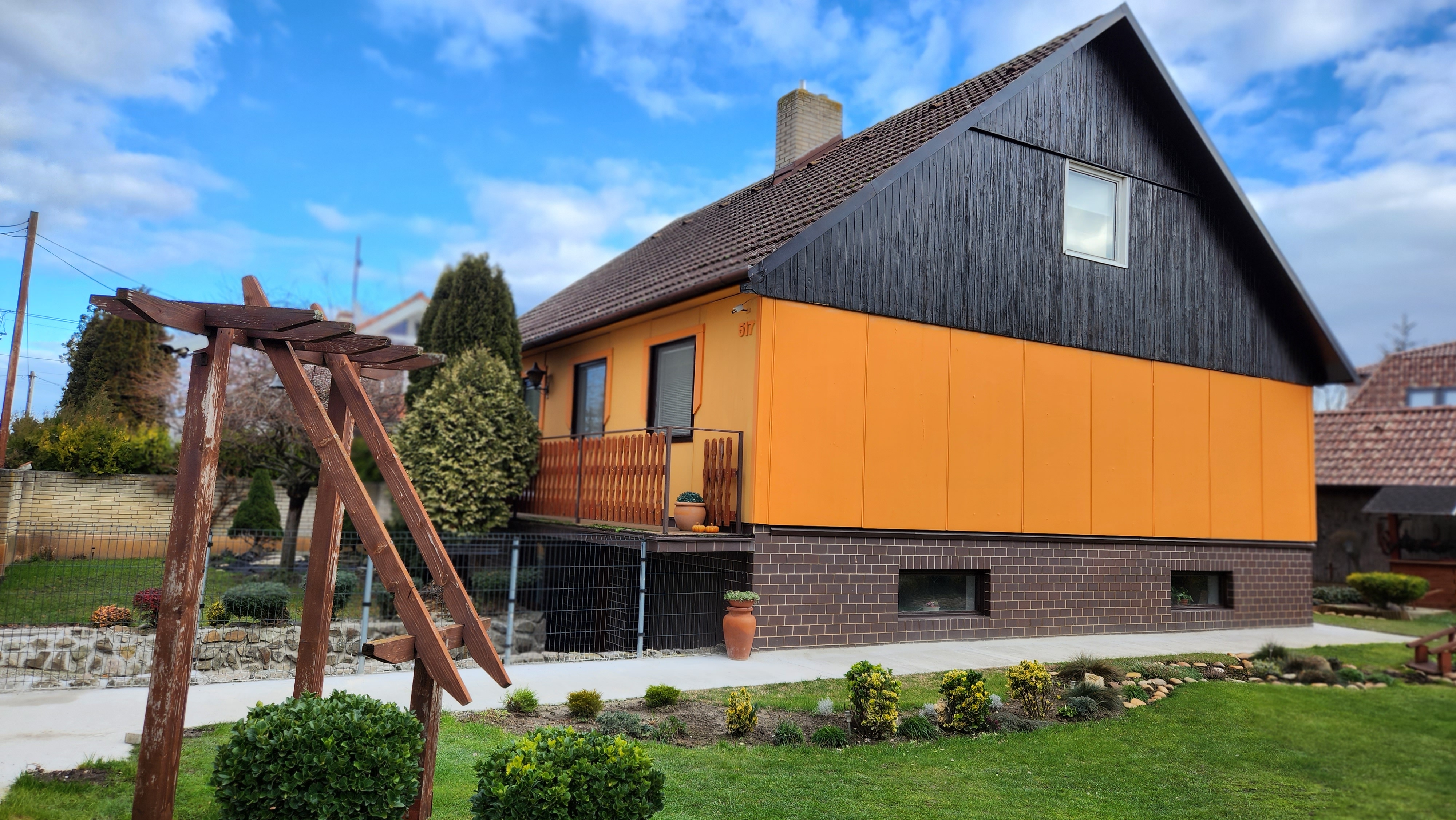 Vymeníme rodinný dom Kajal  za byt alebo menší dom -  Cena: 148.000€