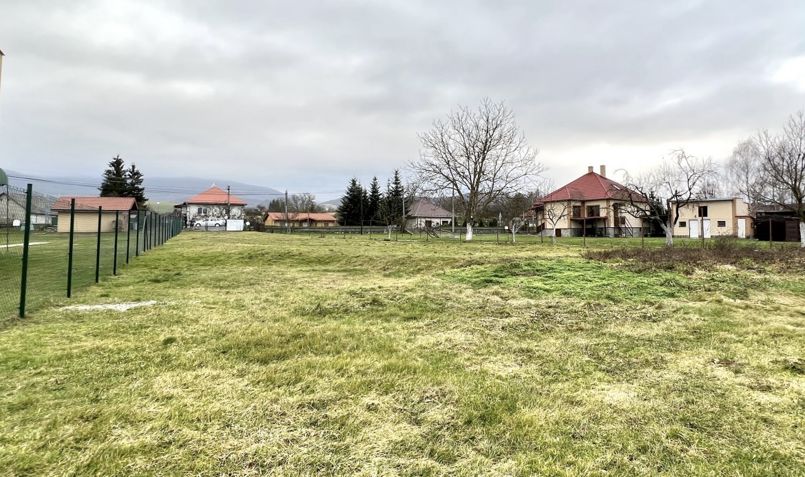 EXKLUZÍVNE pripravujeme do ponuky stavebný pozemok Bytča - Predmier. Cena: 78.280€
