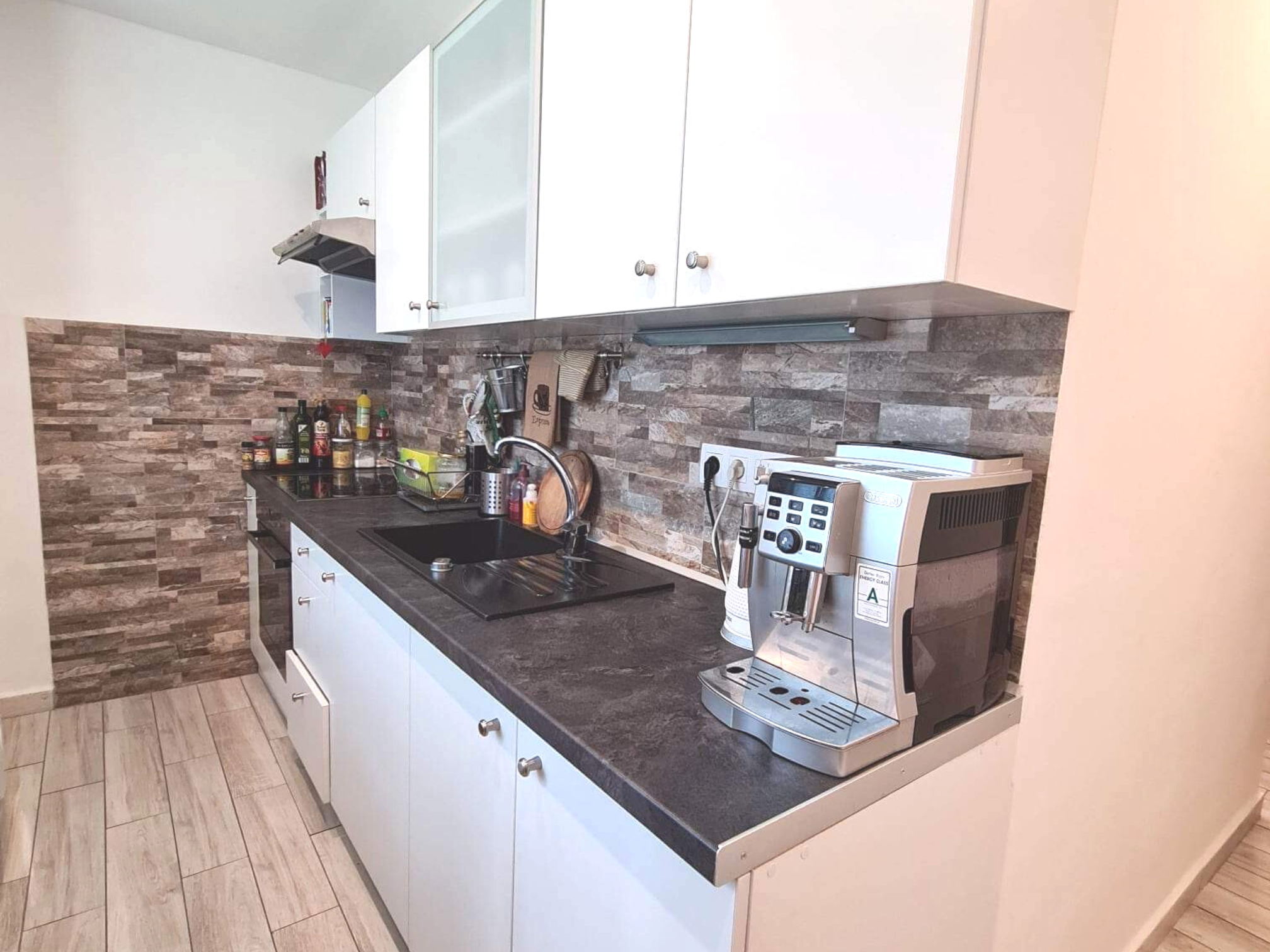Bezbariérový kompletne zrekonštruovaný 3 izbový byt na Hlinách, Cena: 145.000€