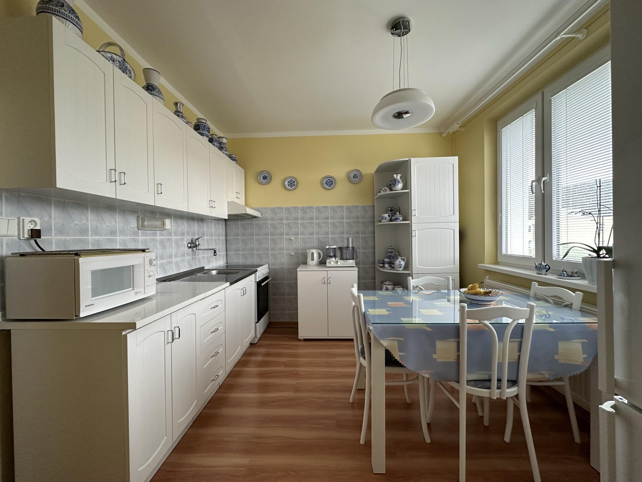PREDAJ 2 IZBOVÝ BYT S BALKÓNOM, 55m2, SVIT