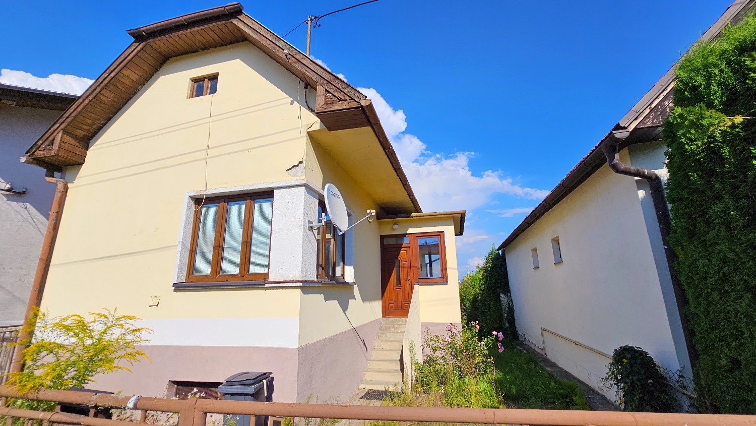 Romantický 3-izbový rodinný dom, výborná lokalita, veľký potenciál, predaj, Žilina - Závodie, Cena: 220.000 €