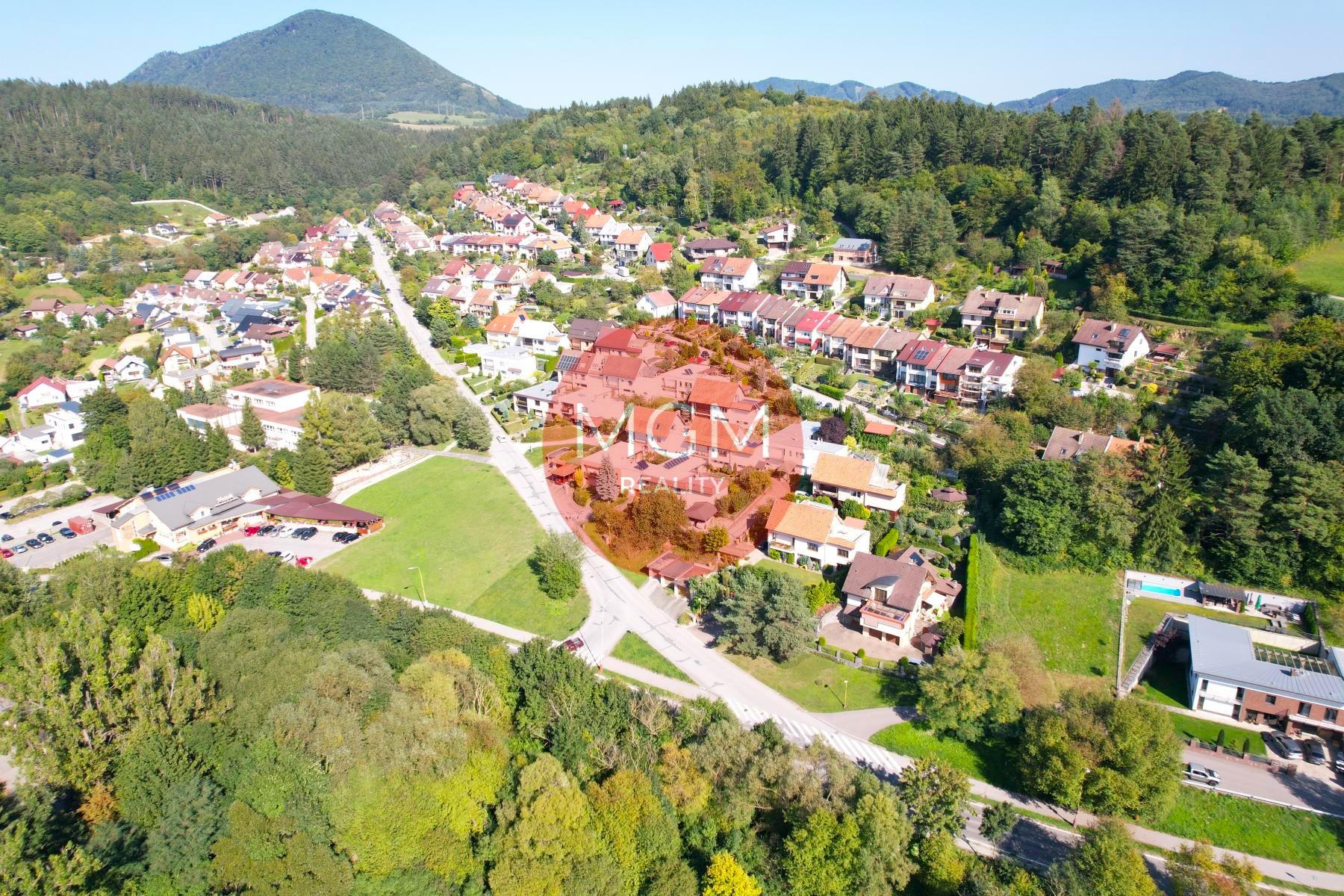 Rodinné 7-izbové sídlo v TOP lokalite s pozemkom 946 m2, Považská Bystrica - Dedovec