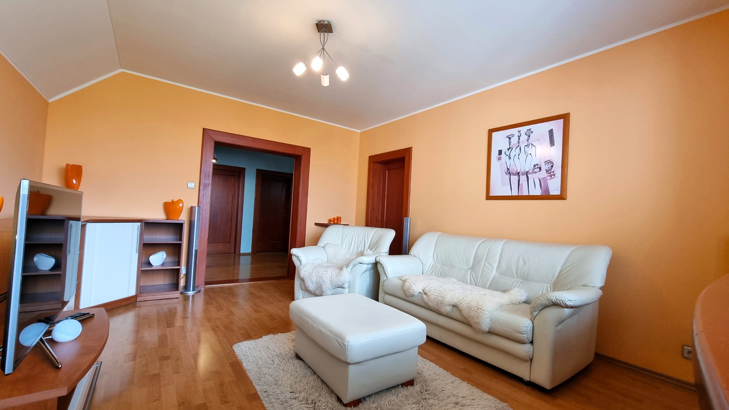 Nadštandardný 5-izbový byt s loggiou a šatníkom, zrekonštruovaný, výborná lokalita, predaj, Žilina - Solinky, Cena: 220.000 €