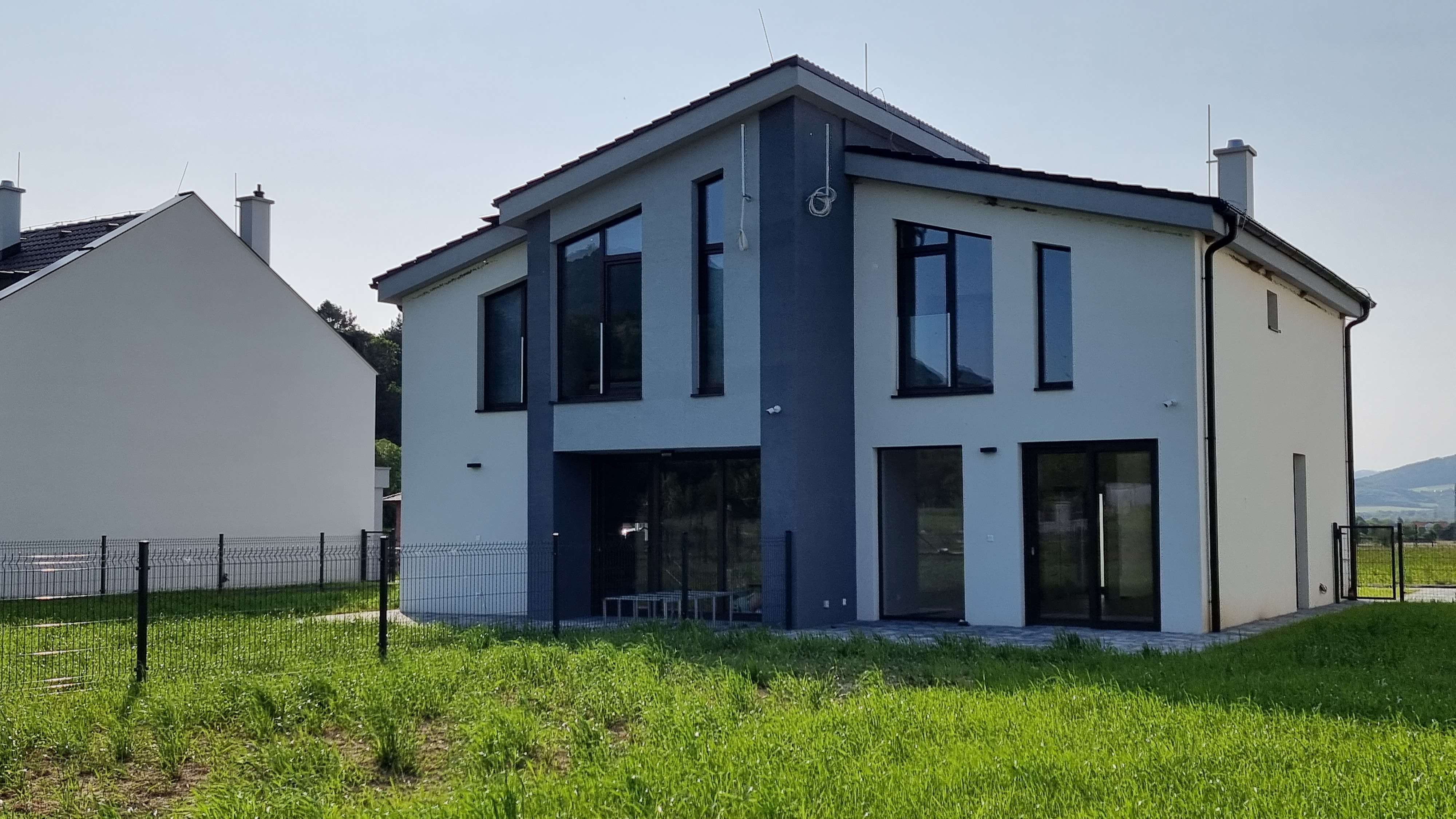 REZERVÁCIA - EXKLUZÍVNE! Slnečný 4-izbový rodinný dom, krásne prostredie, predaj, Beluša pri Púchove, Cena: 185.000 €