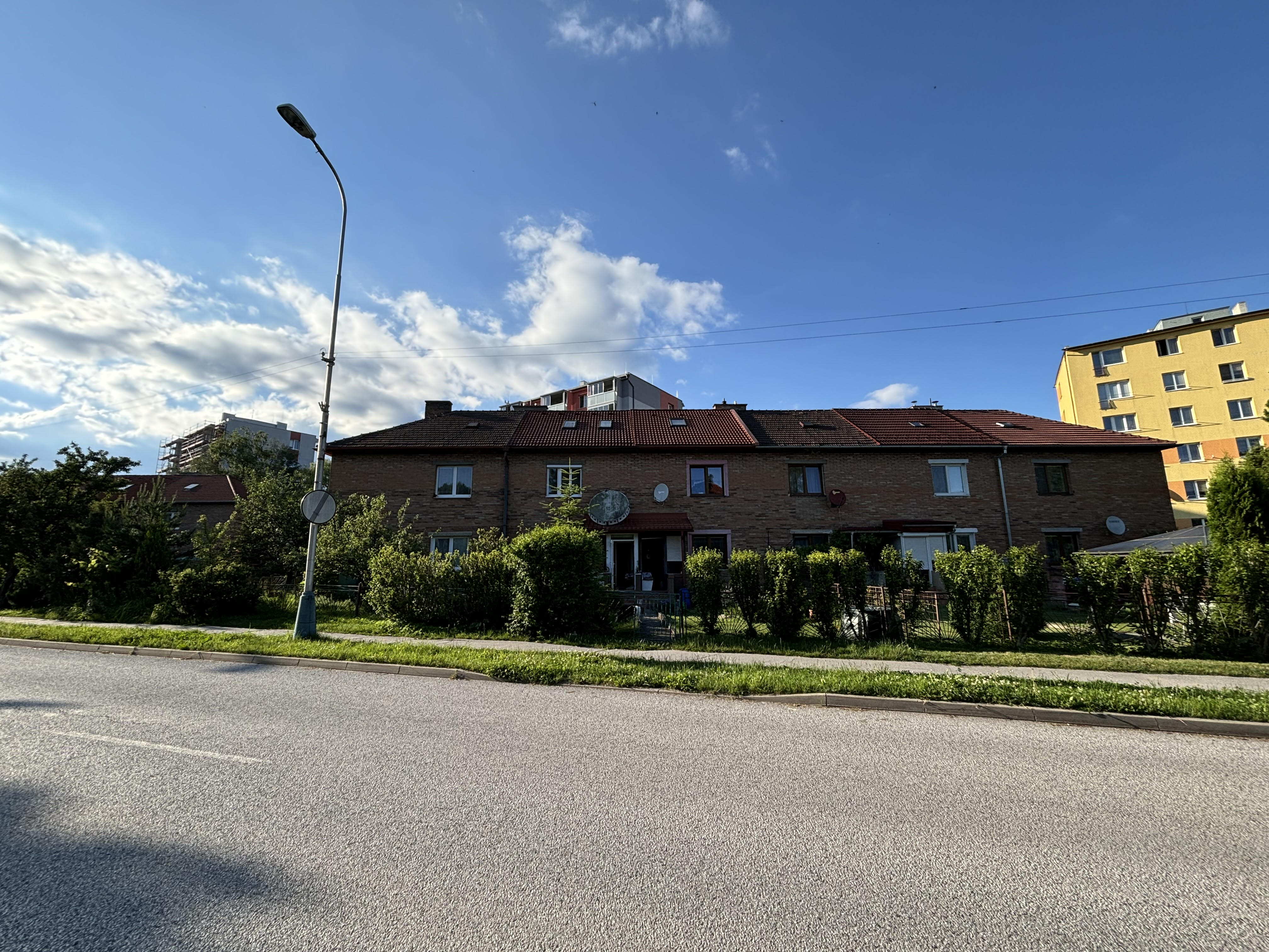 PREDAJ, 2 IZBOVÝ BYT V BAŤOVOM DOME, SVIT  90000,-EUR