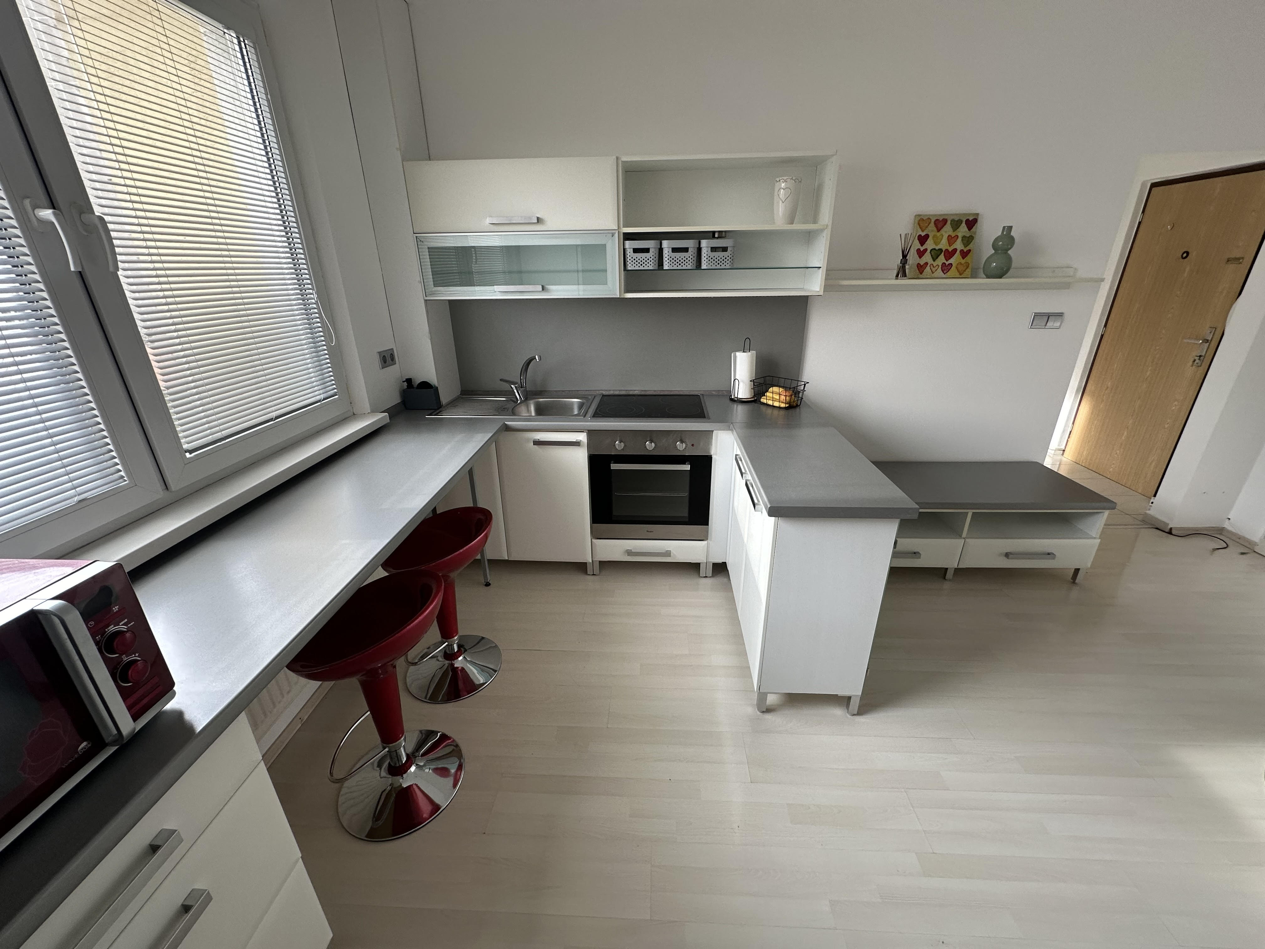 NA PRENÁJOM, 1 IZBOVÝ BYT PREROBENÝ NA  2 IZBOVÝ , POPRAD