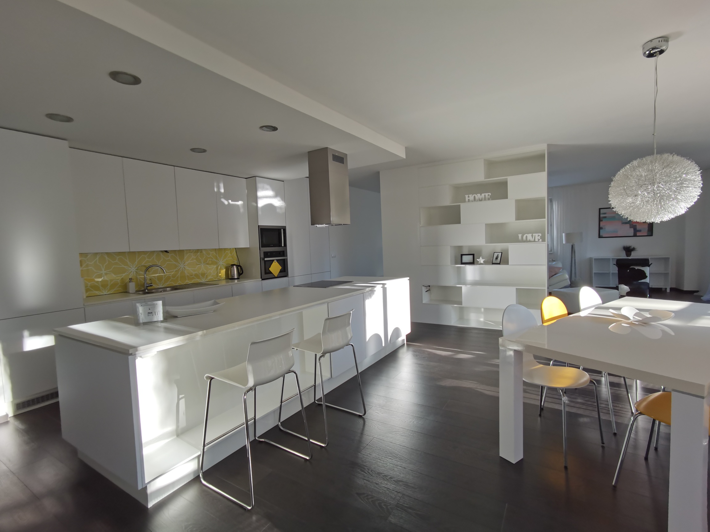 LUXUSNÝ 3 IZBOVÝ BYT 119 m2  S GARÁŽOVÝM STÁTIM, CENTRUM PP   