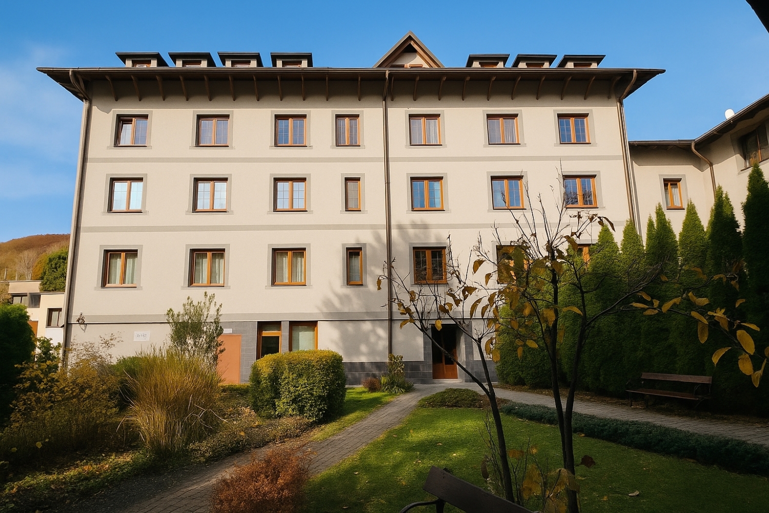 Bývanie s bonusmi: 2-izbový zariadený byt, vlastné parkovisko + záhrada, Rajecké Teplice - centrum, Cena: 590€ s energ/mes