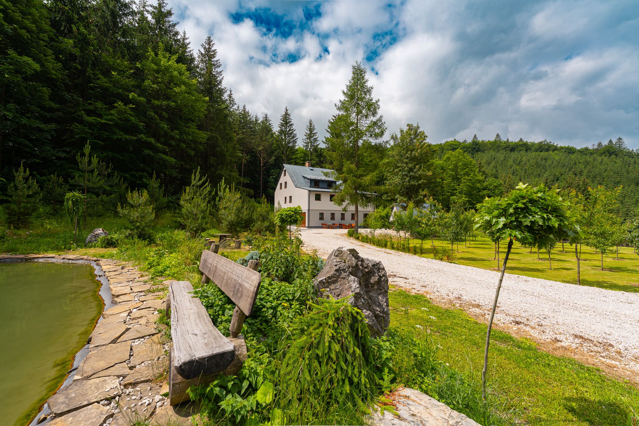 Exkluzívny areál v srdci prírody ideálny na podnikanie aj súkromné sídlo