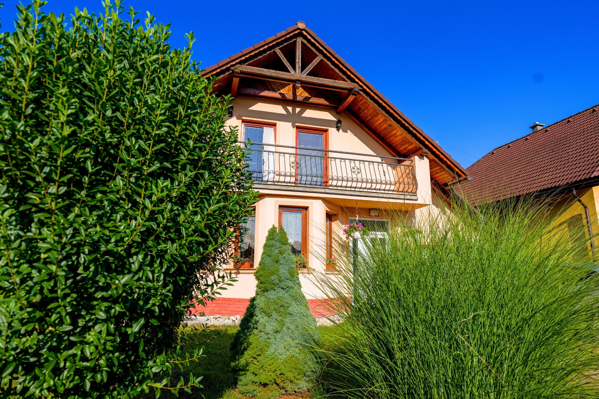 Unikátna ponuka rodinného domu s futbalovým ihriskom a veľkým pozemkom