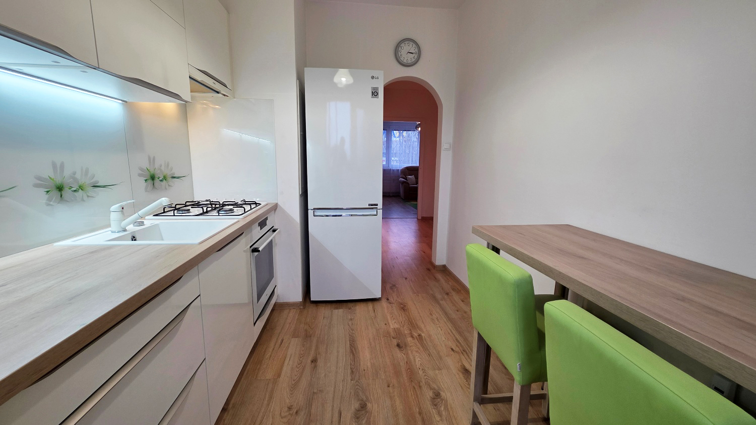 Krásne zariadený a pripravený pre vás: 2-izbový byt s loggiou, Žilina - Solinky, Cena: 650€ s intrenetom a energ/mes