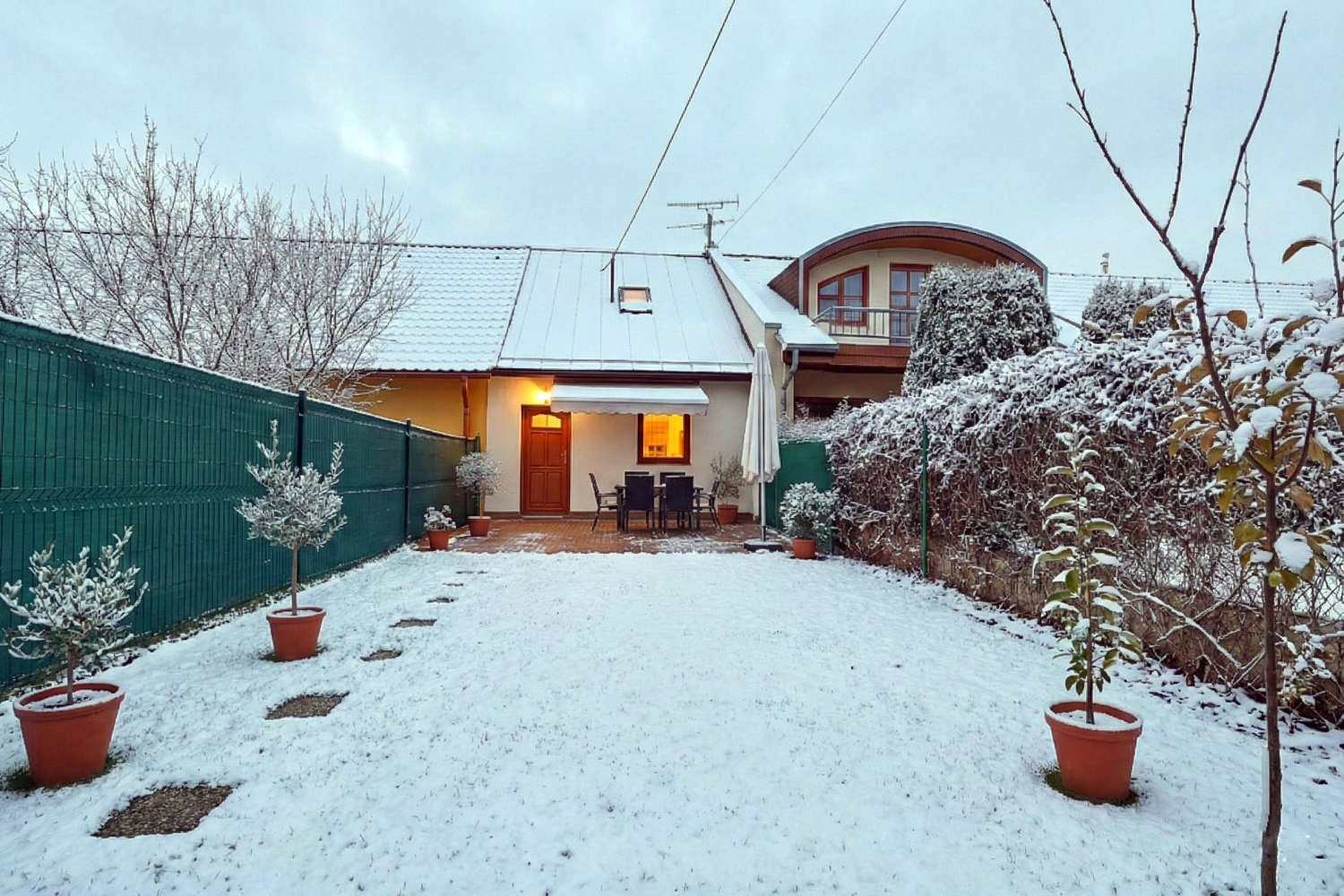 Záhrada, parkovanie, Žilina za rohom: 3-izbový dom po rekonštrukcii, Rosina, Cena: 740€ s energiami/mesiac