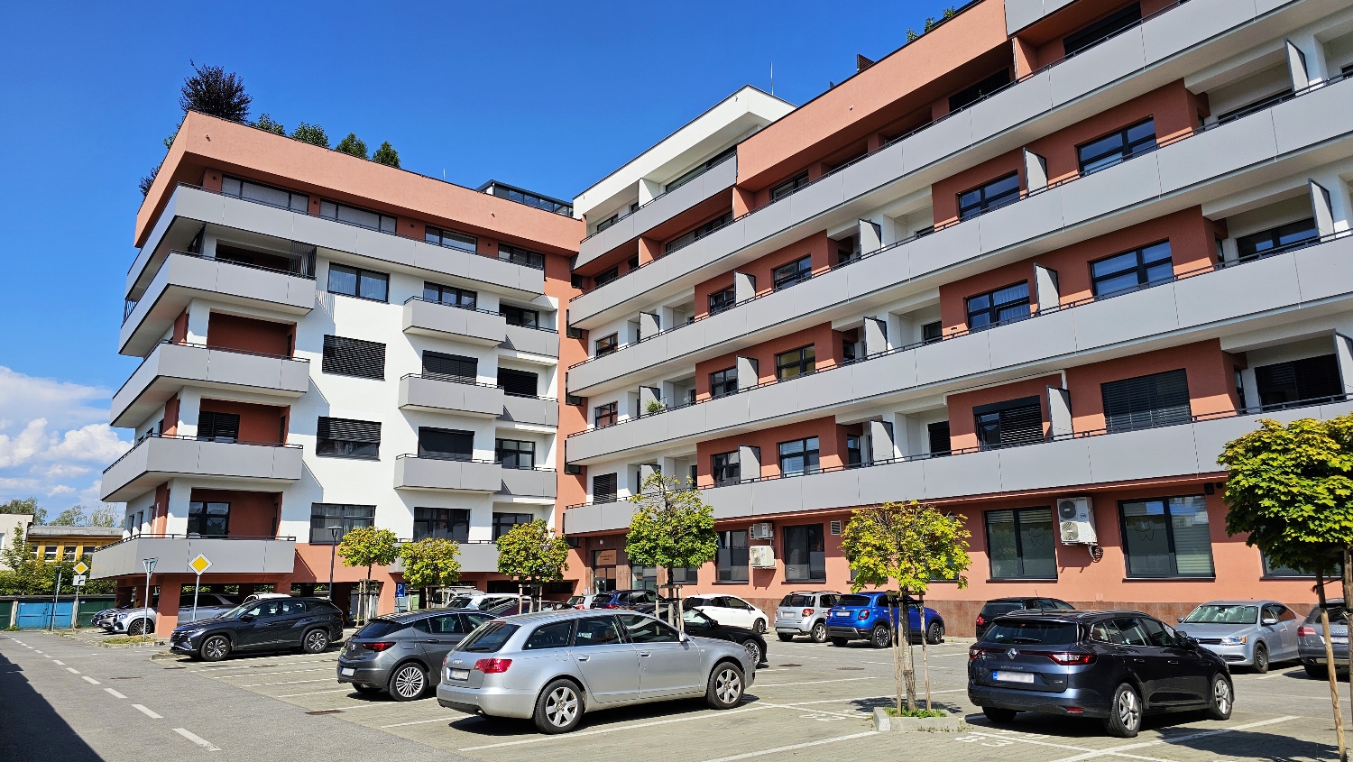 EXKLUZÍVNE! Trendový 2-izbový byt, veľká terasa, vychytená rezidencia, prenájom, Žilina – centrum, Cena: 850 € s energ/mes