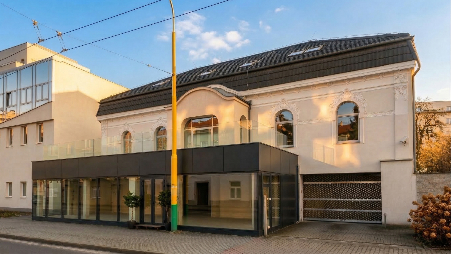 Jedna z najkrajších budov centra: 584 m² + parking pre 12 áut, Žilina - centrum, Cena: 3.300€ bez DPH/mes