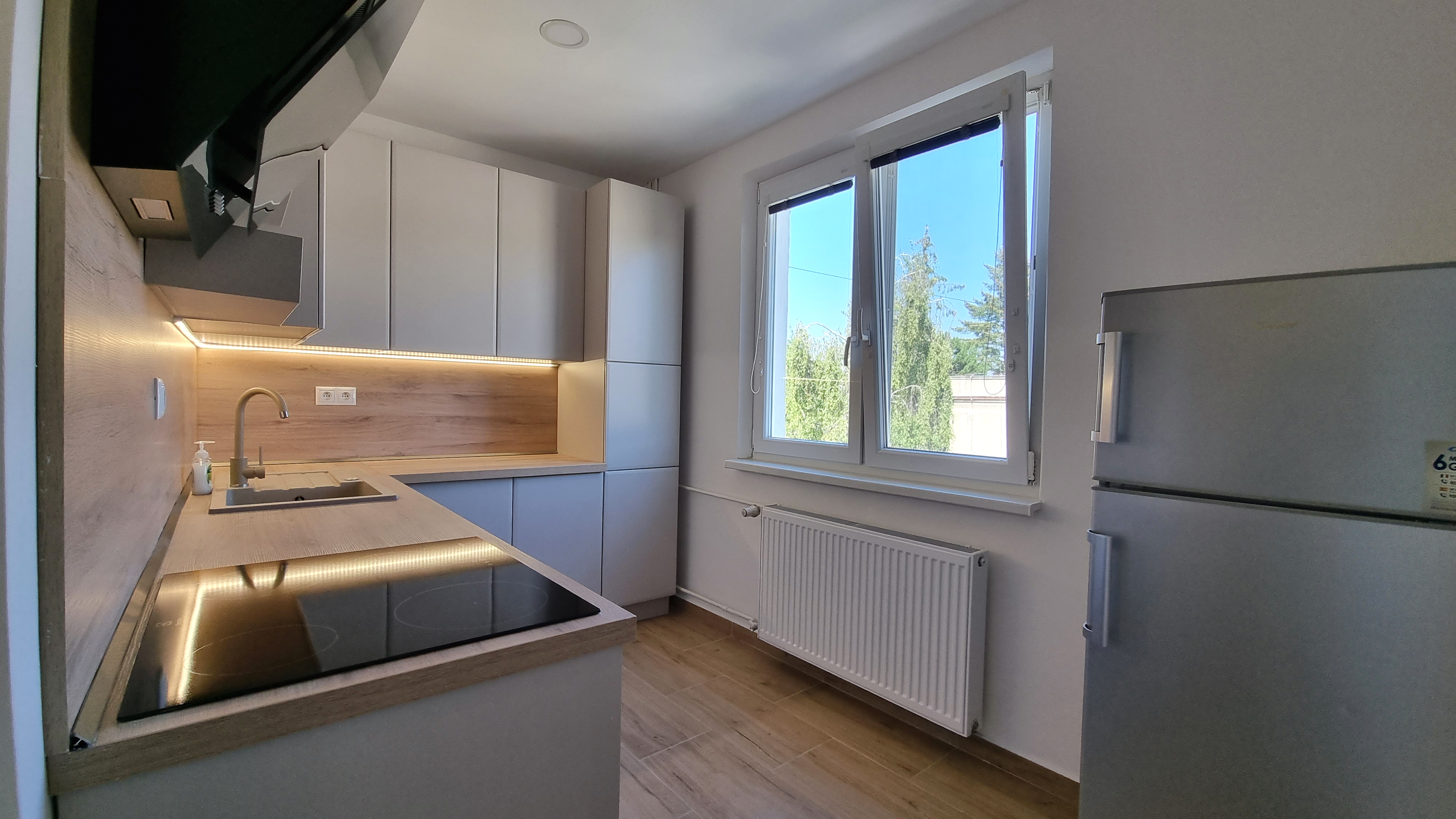 EXKLUZÍVNE! 2-izbový byt zrekonštruovaný, zariadený, výborná lokalita, prenájom, Žilina – Hliny, Cena: 690 €/mes