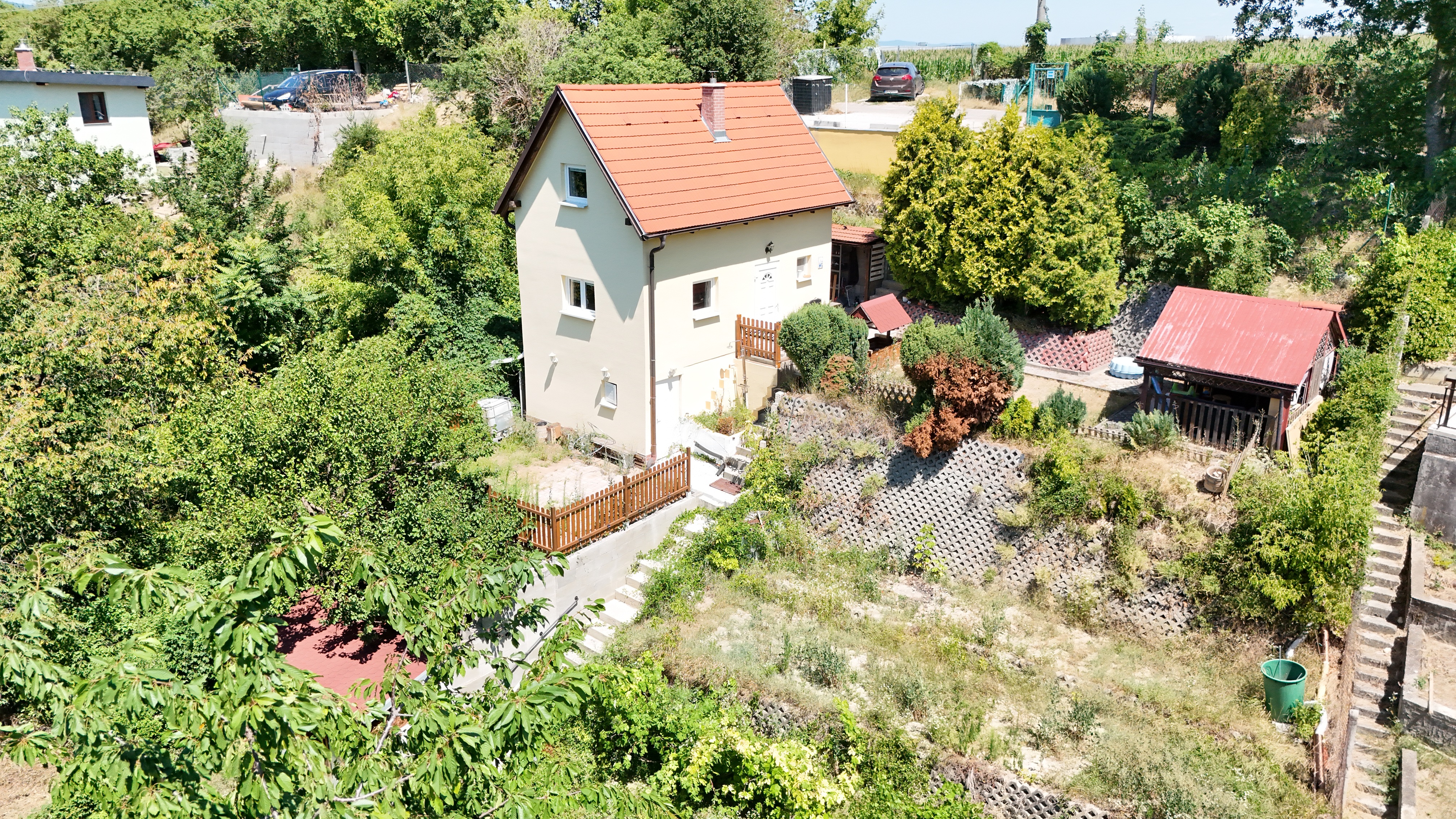 EXKLUZÍVNE Chata na celoročné bývanie s veľkou záhradou, Bernolákovo - Sacky , 189 900 €
