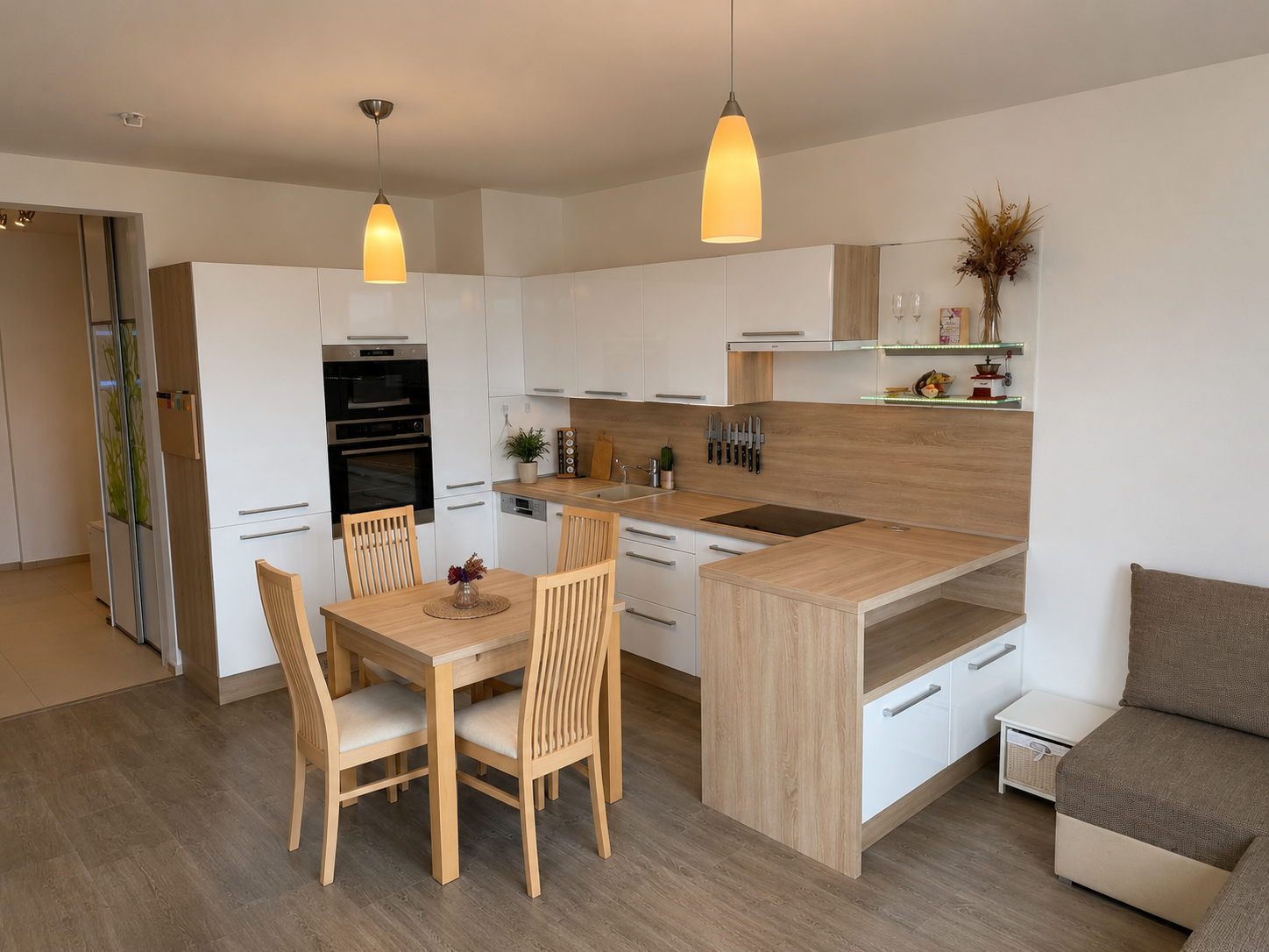 EXKLUZÍVNE dlhodobý prenájom 2-izb. byt s balkónom a parkovaním, Bratislava Rača, 850 € / mes.